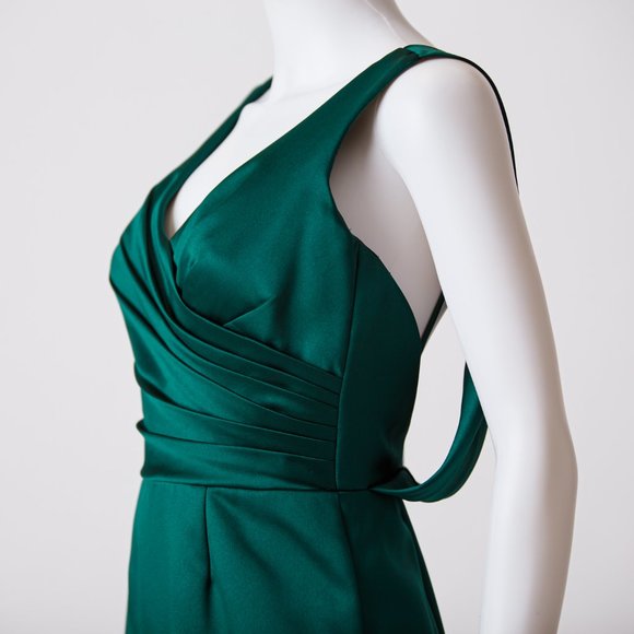 Vera Wang Forest Dark Green Gown - Picture 3 of 11